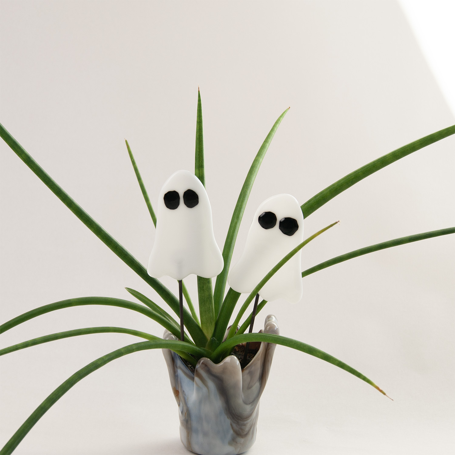 11003000 Spøgelse på pind i urtepotte