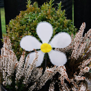 02005002 Stor blomst på pind i hvid i krukke